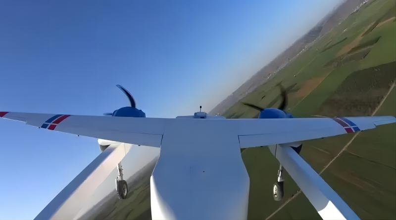 祝賀HH-100航空商用無人運(yùn)輸系統(tǒng)縮比驗(yàn)證機(jī)完成首次自主測試飛行